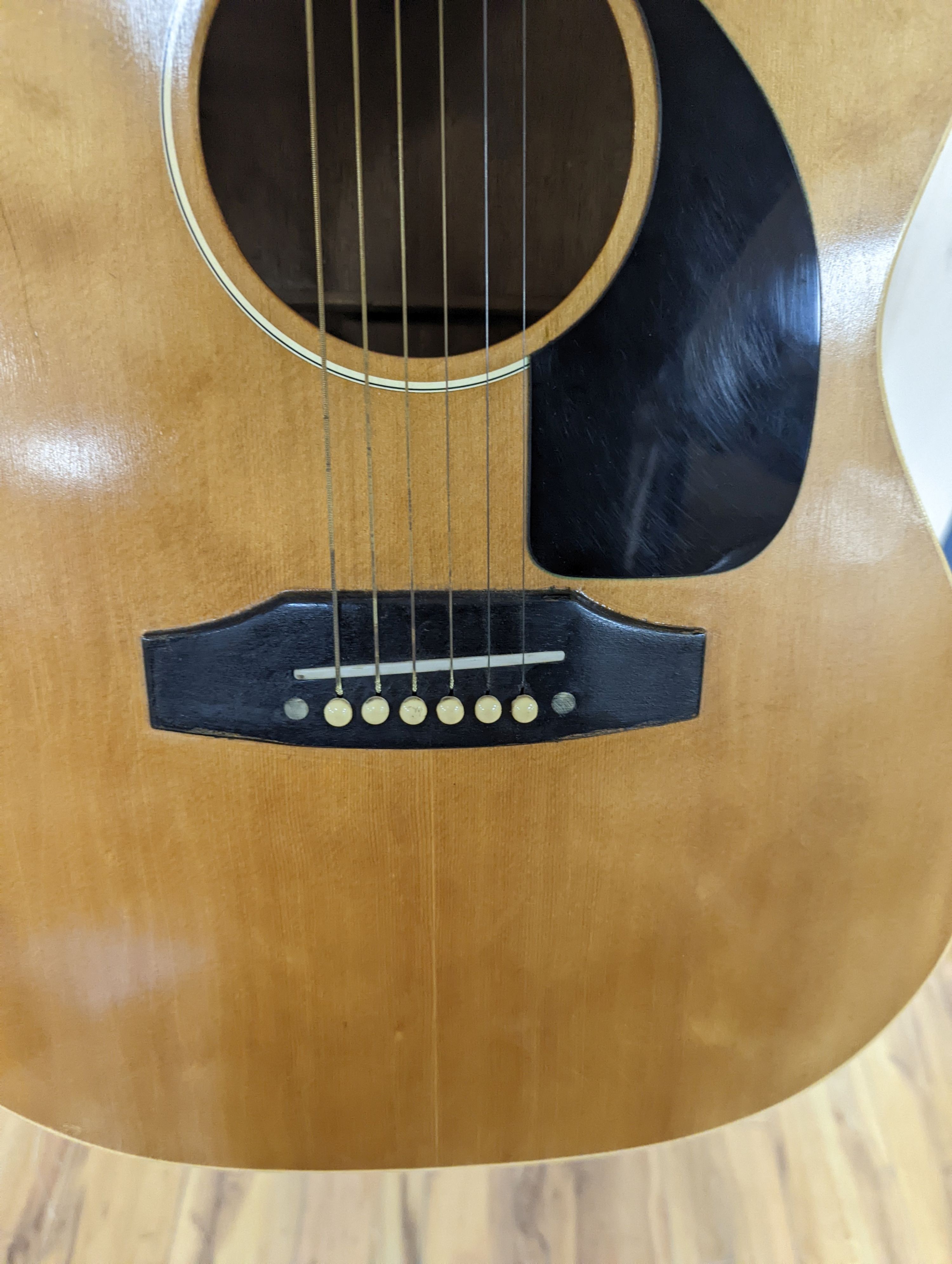 A Gibson acoustic guitar in hard case, serial no. 430 862